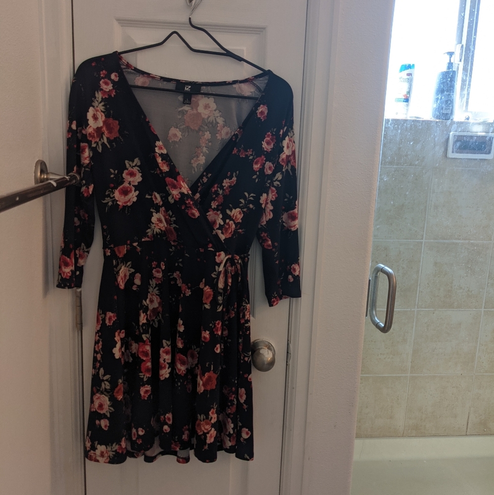 iZ Byer short dark blue floral dress